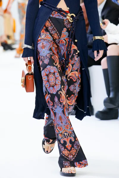 Look 60